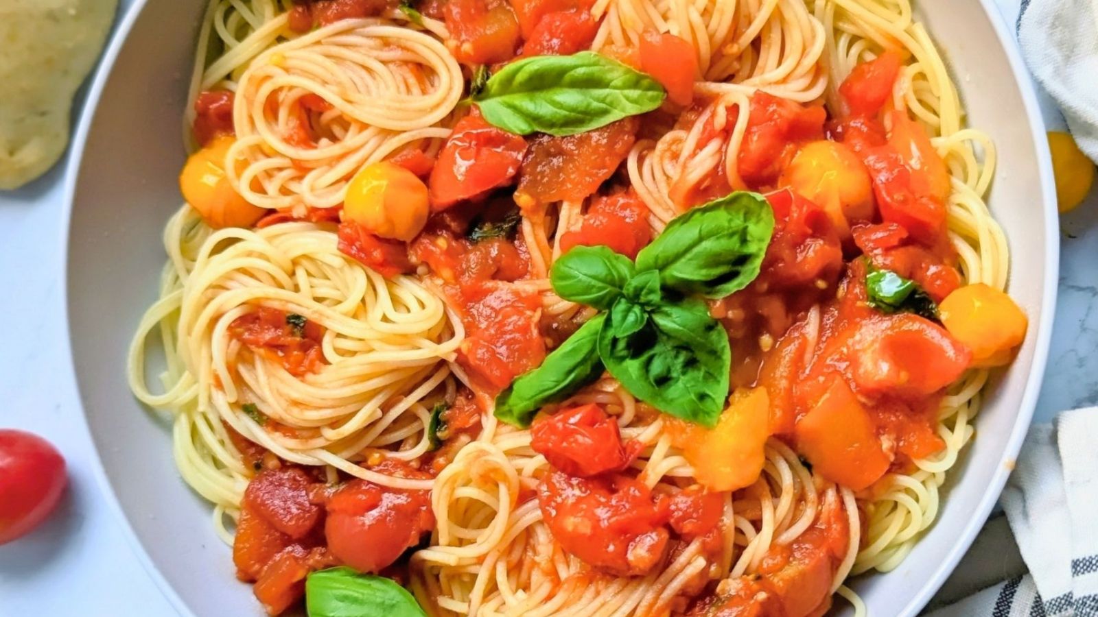 Pomodoro pasta with tomatoes. 