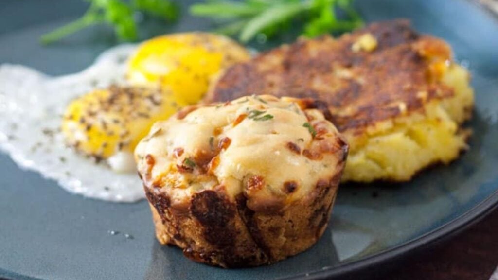 Cheese and chive muffins with egg.