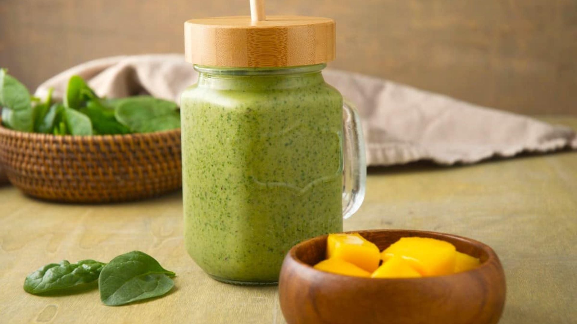 Spinach smoothie in a jar.