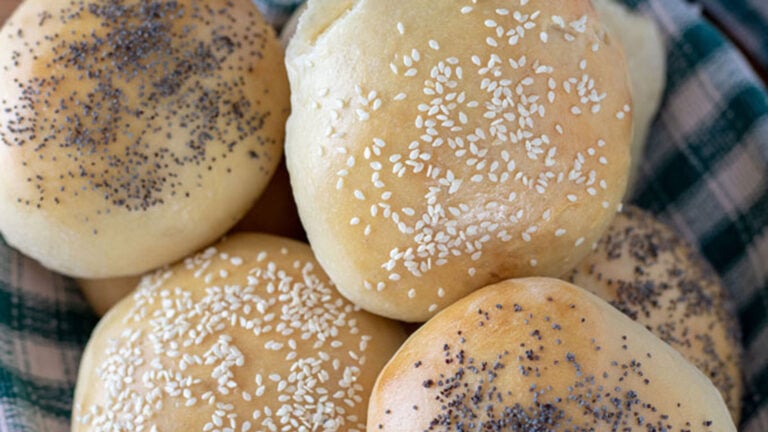hamburger buns with sesame seeds on top