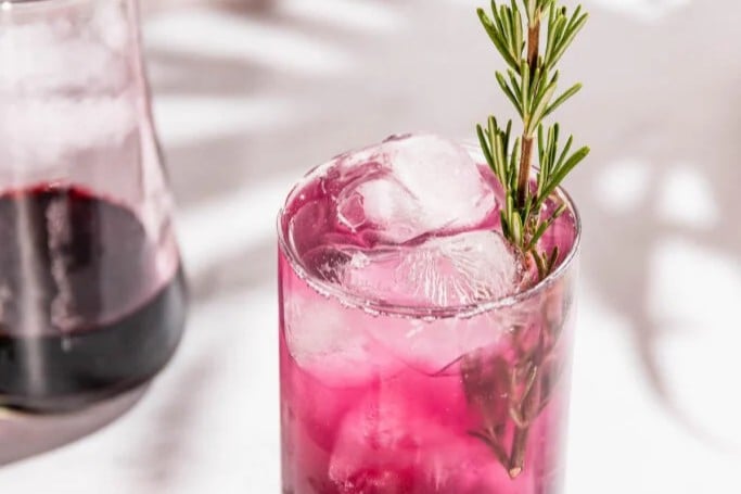 A glass of Sleepy Girl Mocktail