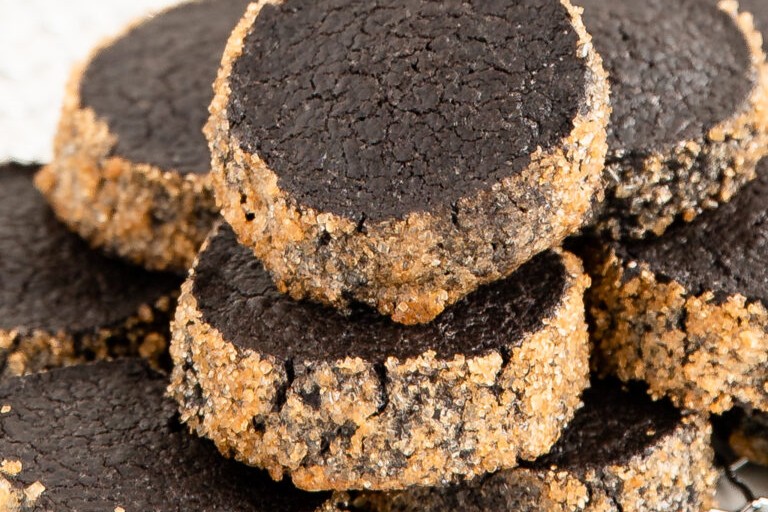 A close up shot of Black Cocoa Diamants.