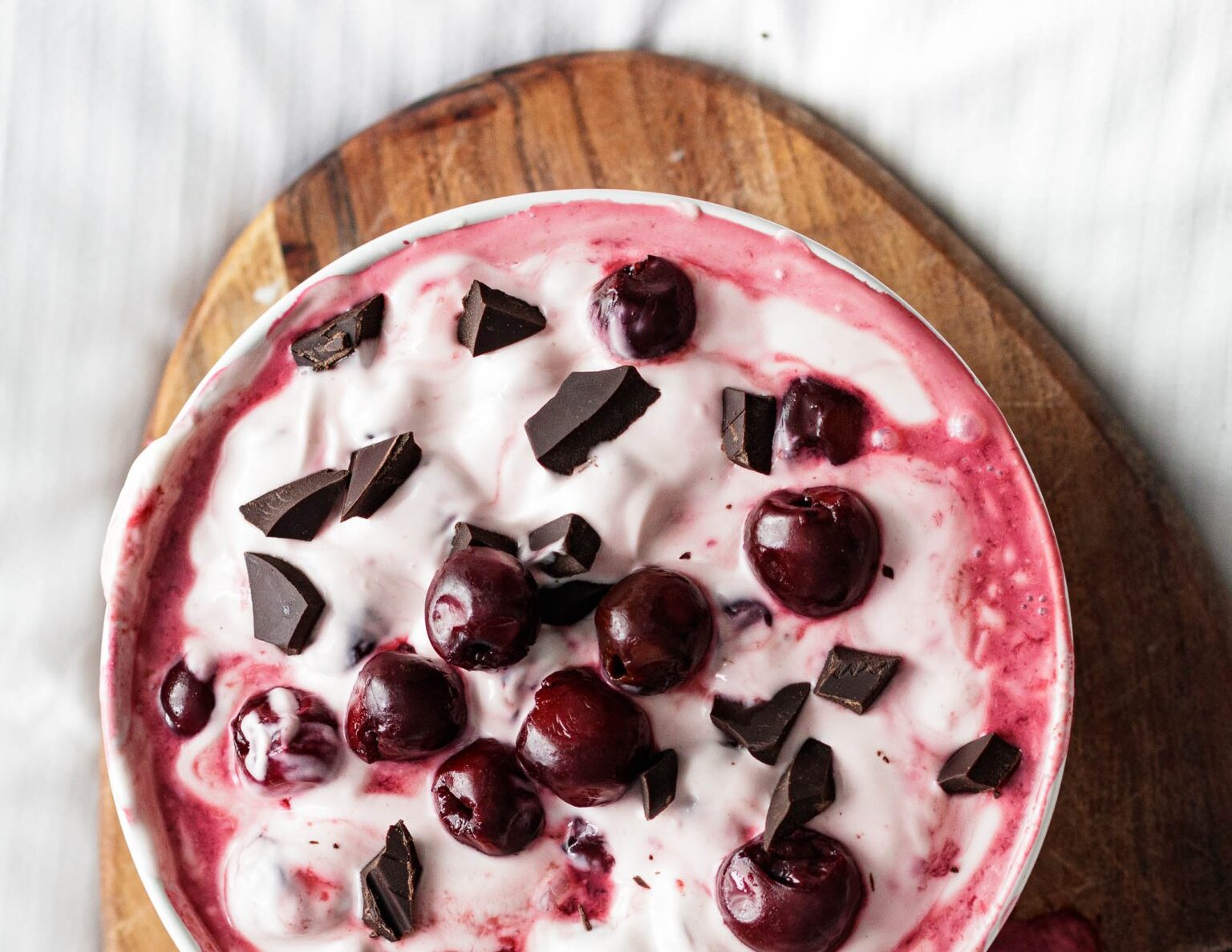 1-Min Crème Fraîche Love Bowl | Raw & Delicious