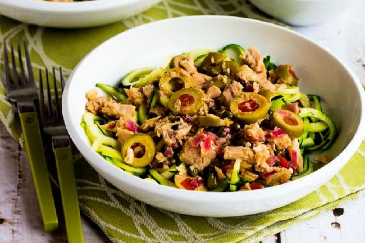 Tuna Zucchini Noodles with Green Olives
