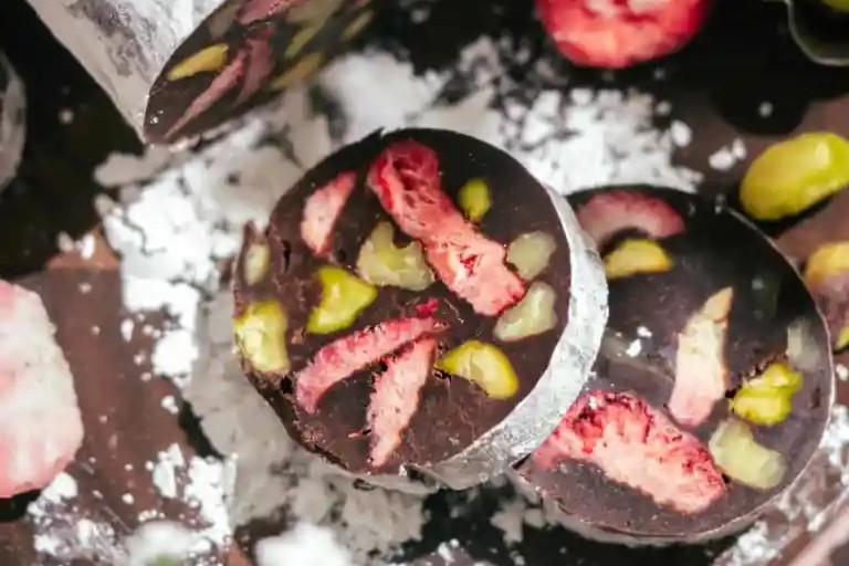 Healthy Homemade Vegan Chocolate Salami (without eggs)
