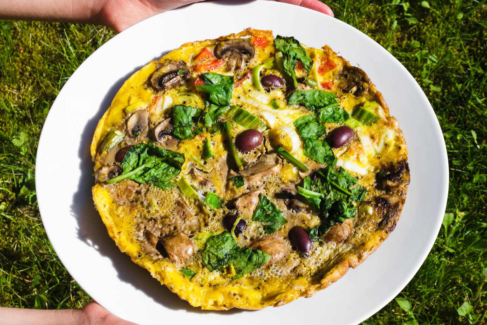 Colorful Pizza Omelette with Mushrooms and Spinach (Vegetarian & Perfect!)
