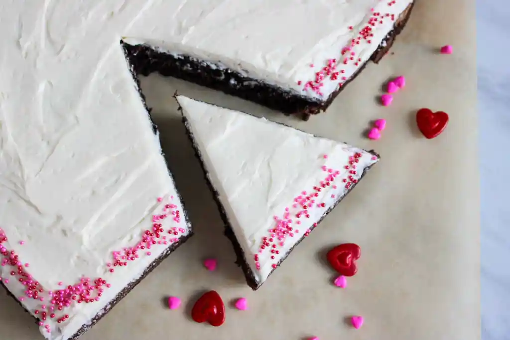 How to Make a Heart Shaped Cake: The Easy Way
