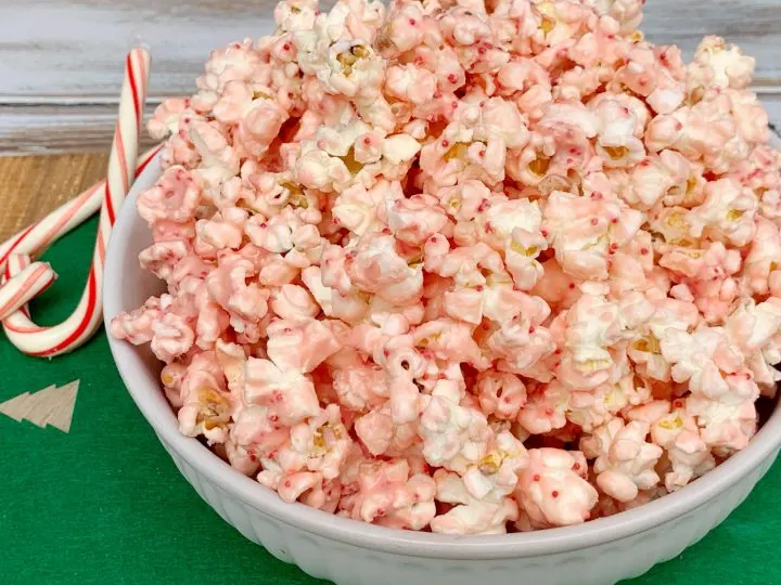 White Chocolate Peppermint Popcorn Christmas Snack Recipe
