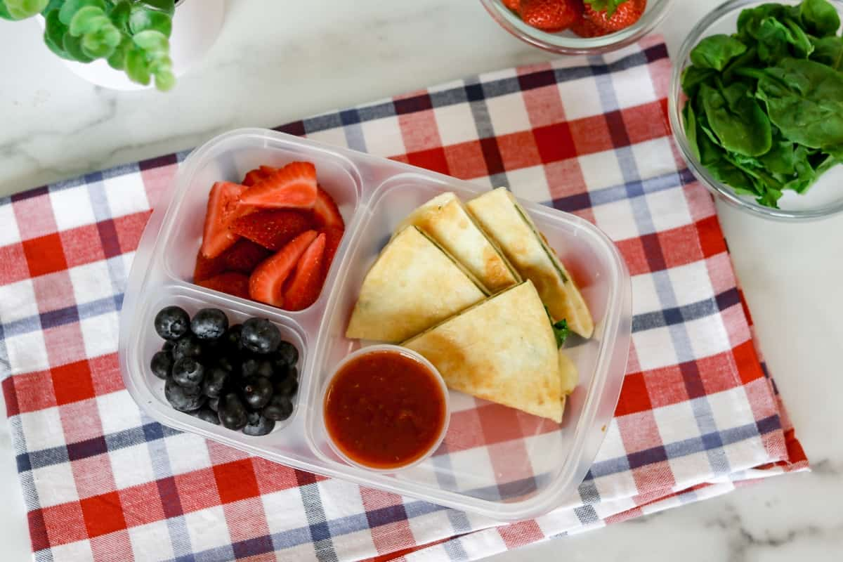 Easy Spinach Pizza Quesadilla with Mozzarella Cheese
