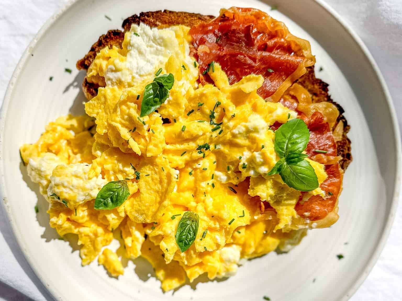 Creamy Ricotta Scrambled Eggs