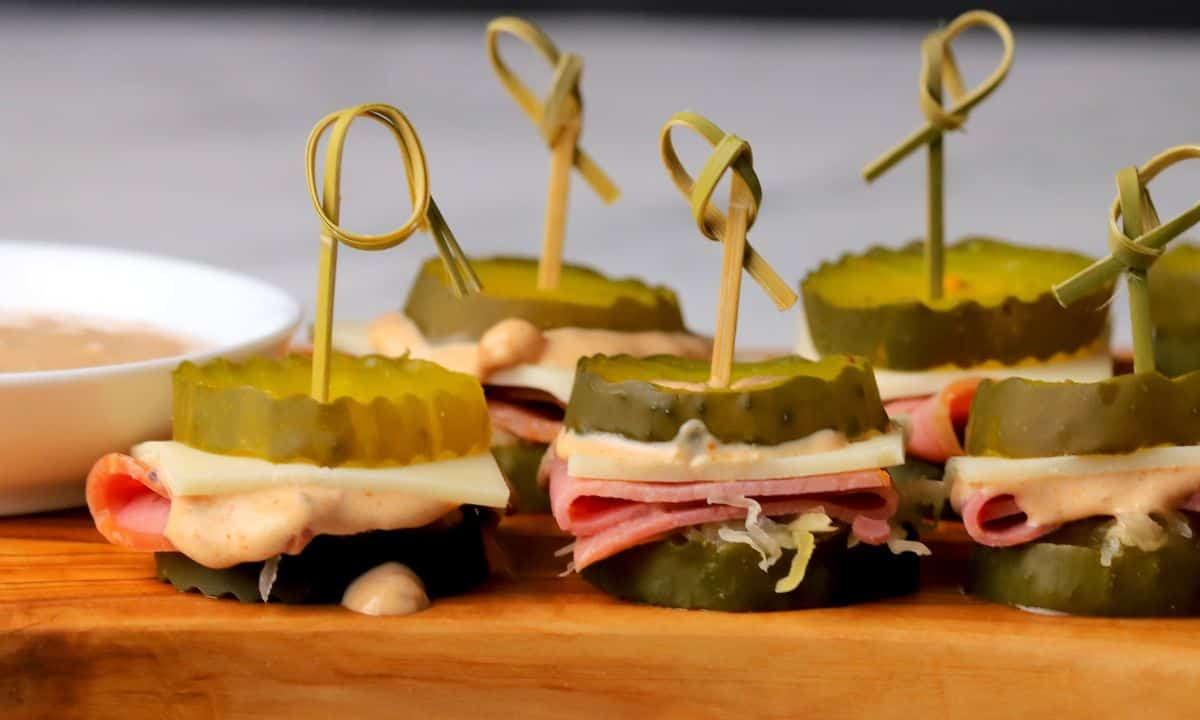 Low Carb Reuben Pickle Bites
