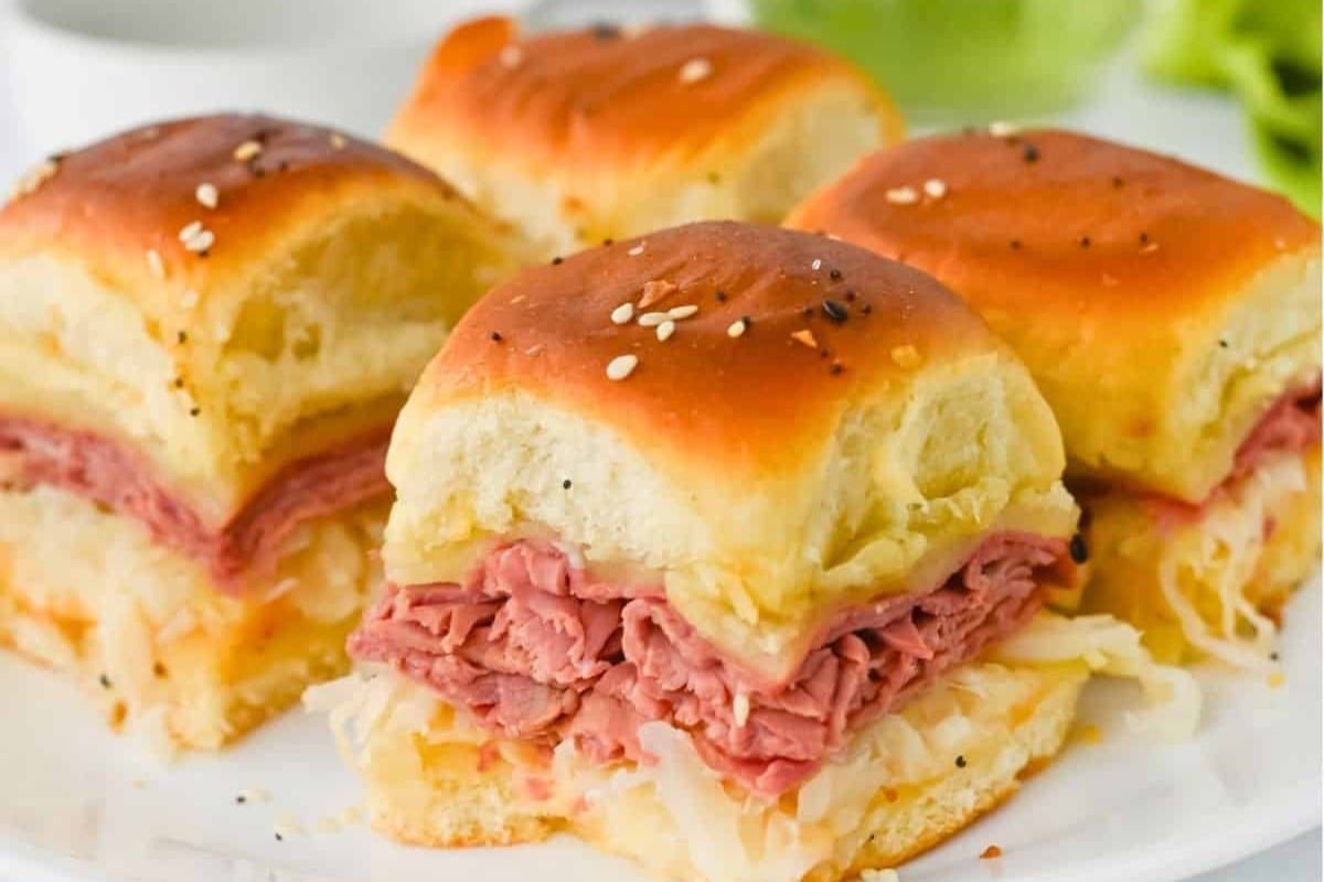Gooey Oven Baked Reuben Sliders

Read more at: https://theairfryingdiva.com/gooey-oven-baked-reuben-sliders/?fbclid=IwY2xjawQJfCtleHRuA2FlbQIxMABicmlkETJuN3pFRVJrdjFRaUN1ZWpxc3J0YwZhcHBfaWQQMjIyMDM5MTc4ODIwMDg5MgABHikVE6oR6FZjZriMO6oC2PpzYX2anxtMr-y_Oto_QXxmESz4jye70WFNMmNK_aem_gC9WflyKm2Vpy-lyngKIOQ
Copyright © https://theairfryingdiva.com