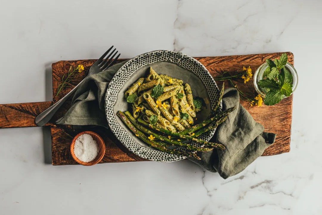 Pistachio Mint Pesto Pasta with Asparagus (vegan & gluten free)
