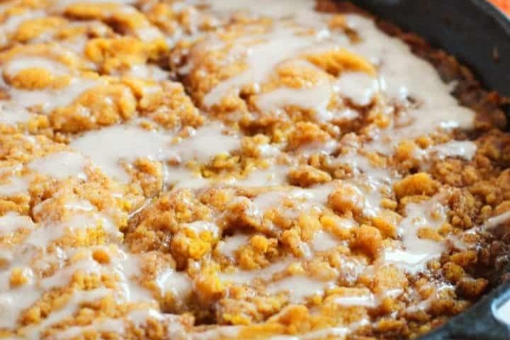 Pumpkin Cinnamon Roll Skillet Cake Recipe
