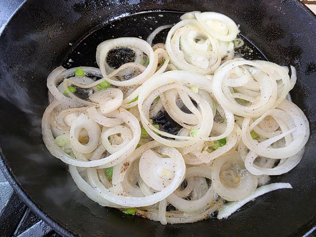 Onions seasoned with salt and pepper.