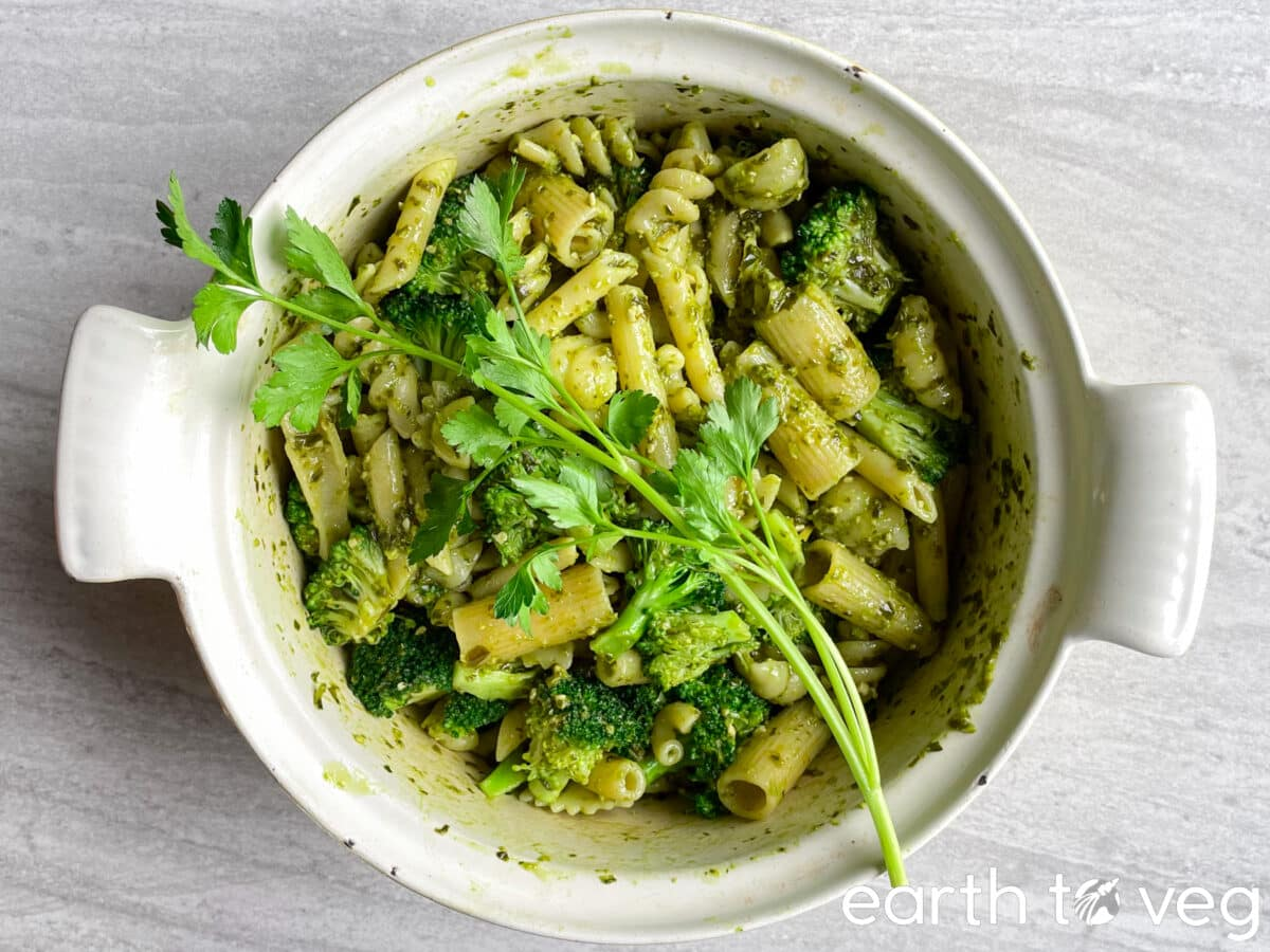 3-Ingredient One Pot Vegan Pesto Pasta
