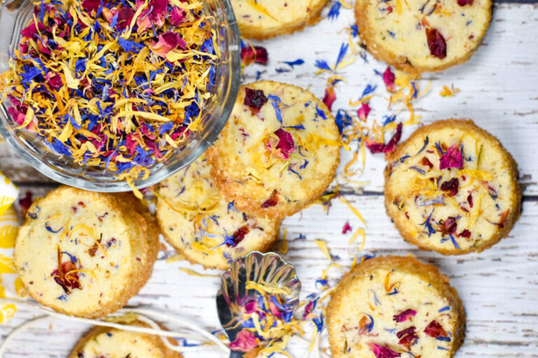 Shortbread Cookies with Edible Flowers
