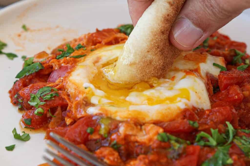 Easy Shakshuka Recipe (Traditional & Authentic)