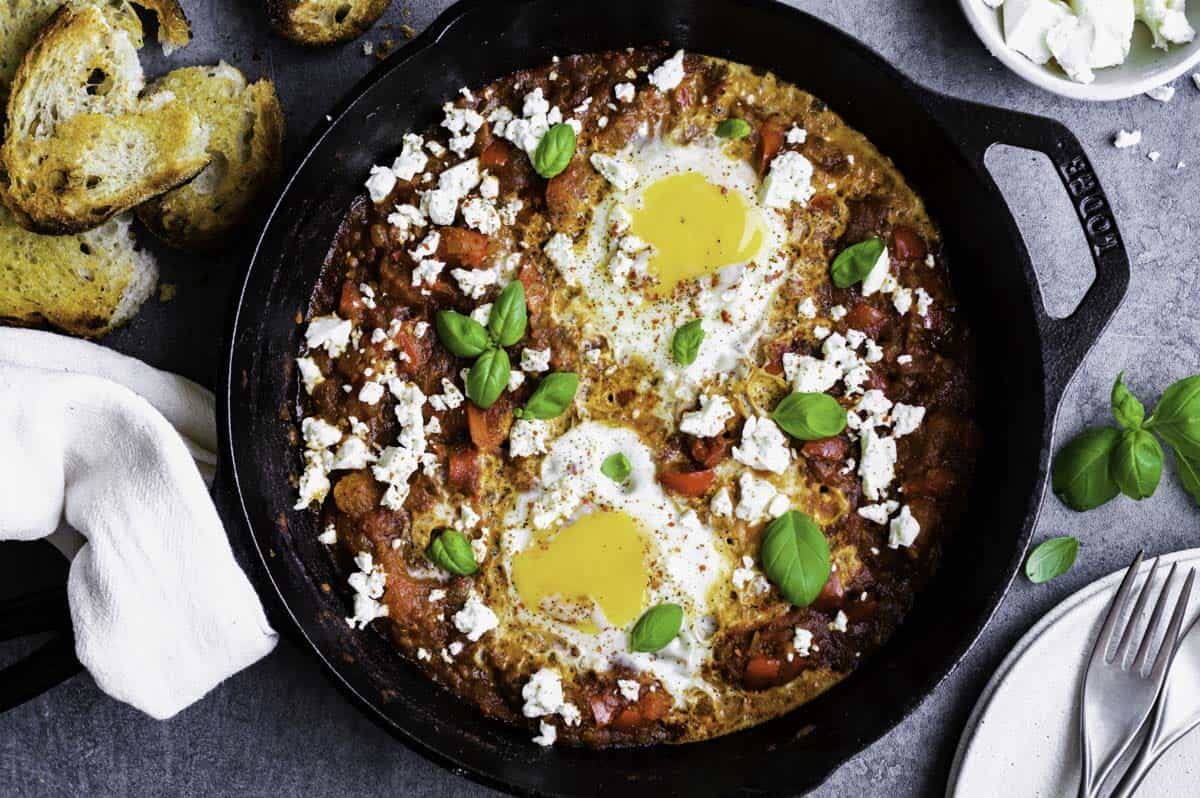 Easy Shakshuka for One (with Fresh or Canned Tomatoes)