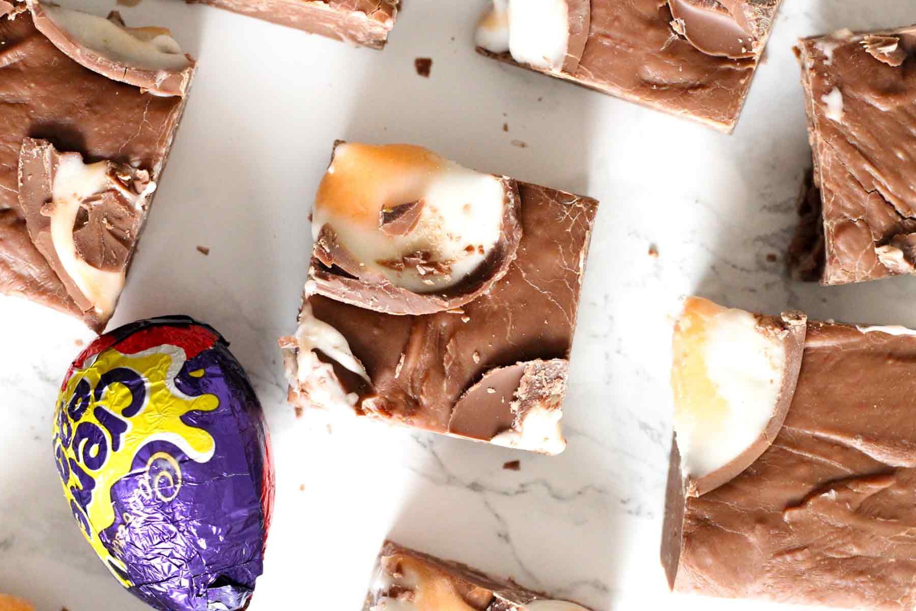 Easy Creme Egg Fudge (3 Ingredients)
