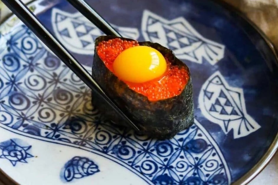Tobiko Gunkan Sushi (with Quail Egg)
