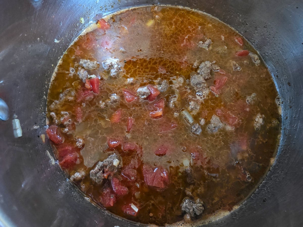 Finished chili in the Dutch oven.