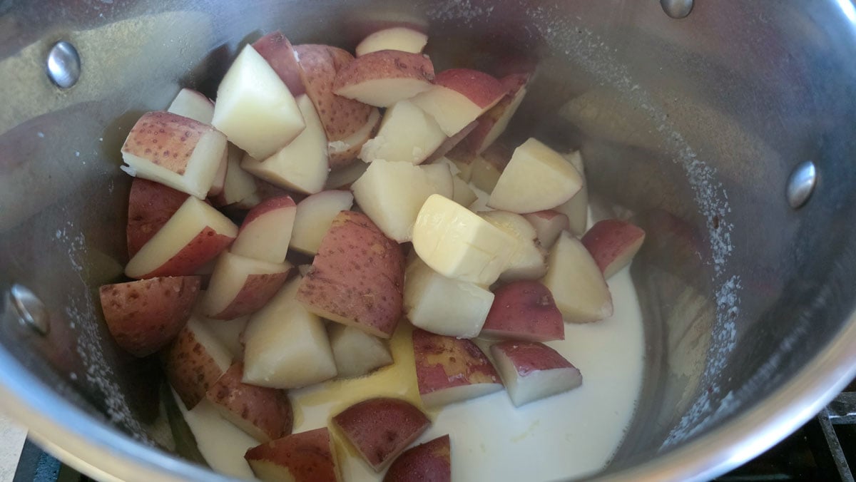 Drained potatoes with butter and milk.
