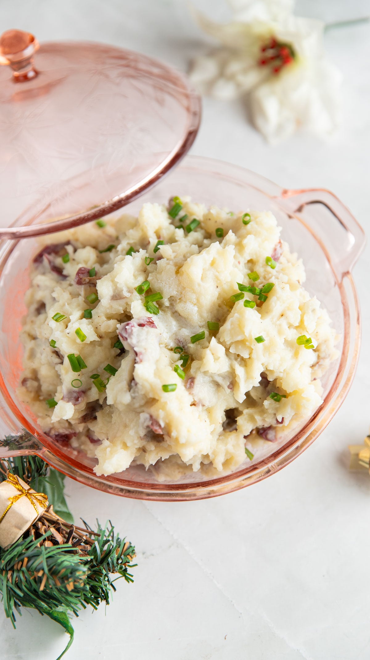 Mashed potatoes garnished with snipped chives.